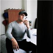 Joven interesado en guiar y recuperar la atención y pasión por el arte (dibujo con grafito especialmente)